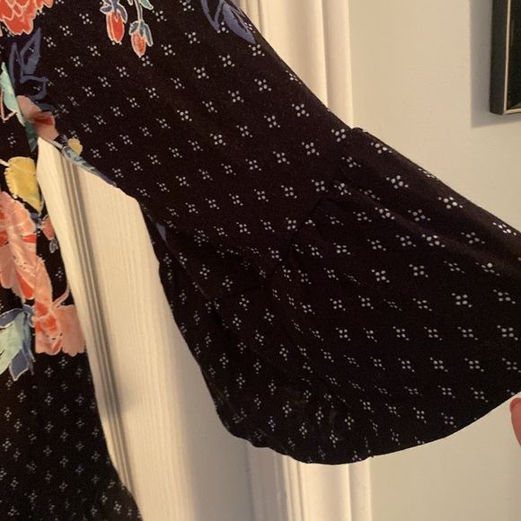 Floral Top-XL - Picture 4 of 9